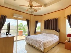 House for rent East Pattaya showing the master bedroom