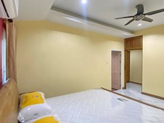 House for rent East Pattaya showing the master bedroom with walk-in wardrobes 