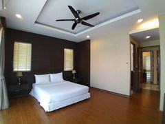 House for rent East Pattaya showing the master bedroom suite 