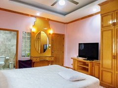 House for rent East Pattaya showing the master bedroom suite 