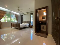 House for rent East Pattaya showing the master bedroom suite