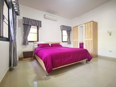 House for rent East Pattaya showing the master bedroom with furniture 