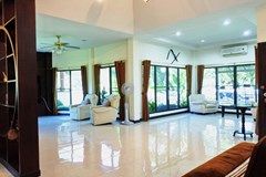 House for rent East Pattaya showing the living areas 