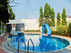 House for rent East Pattaya showing the private swimming pool