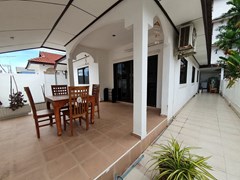 House for rent Jomtien showing the house and utility area 