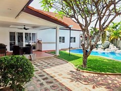 House for rent East Pattaya showing the  covered terrace and pool 