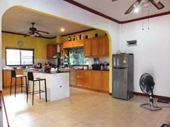 House for rent Mabprachan Pattaya showing the kitchen 