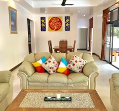 House for rent Mabprachan Pattaya showing the living and dining areas