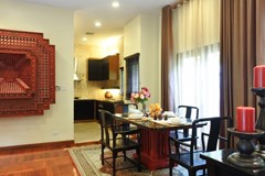 House for sale Na Jomtien showing the dining and kitchen 