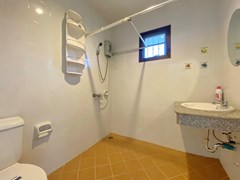 House for rent South Pattaya showing the second bathroom 