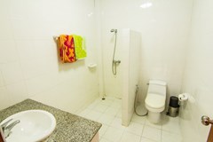 House for rent Pratumnak Pattaya showing a bathroom 
