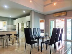 House for sale East Pattaya showing the dining area and entrance 