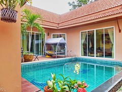 House for sale East Pattaya showing the pool and house 