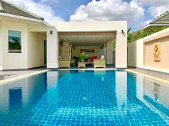 House for sale East Pattaya showing the pool and large covered terraces 