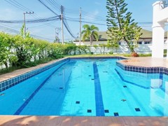 House for sale East Pattaya showing the private pool