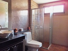 House for sale Huai Yai Pattaya showing the third bathroom 