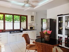 House for Sale Jomtien showing the kitchen 