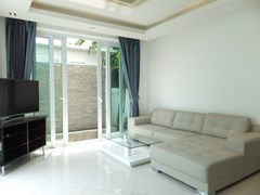 House for sale Jomtien showing the living area 