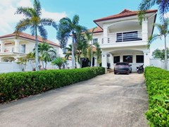 House for Sale Mabprachan Pattaya showing the house and car park 