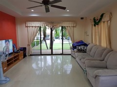 House for Sale Mabprachan Pattaya showing the living area 