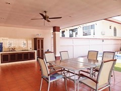 house for sale Mabprachan Pattaya showing the Thai kitchen 