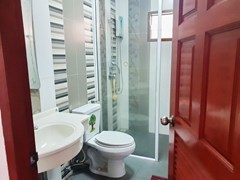 House For sale East Pattaya showing a bathroom 