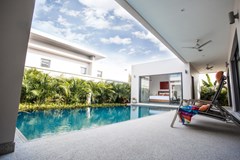 House for sale Pattaya showing the covered terrace and pool 