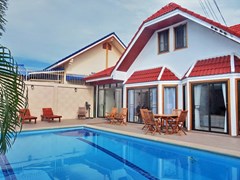 House for sale South Pattaya showing the house, terraces and pool