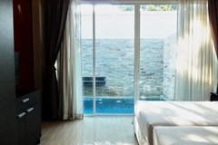 House for sale East Jomtien showing the master bedroom pool view 