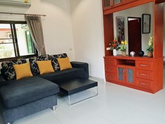 House For sale East Pattaya showing the open plan living area 