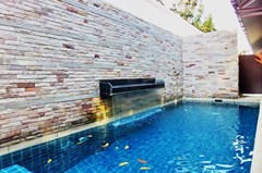 House for sale East Jomtien showing the pool