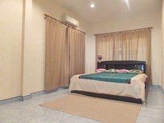 House for sale WongAmat Pattaya showing the master bedroom