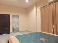 House for sale WongAmat Pattaya showing the master bedroom suite 