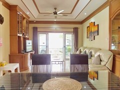 House for sale East Pattaya showing the dining and living areas