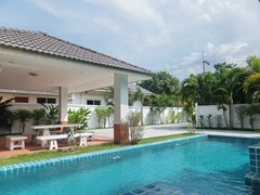 House for rent East Pattaya showing the carport and pool 