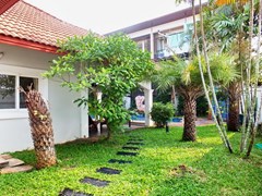 House for sale East Pattaya showing the garden