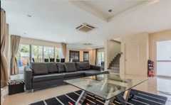 House for sale East Pattaya showing the open plan living areas 
