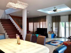 House for sale East Pattaya showing the living and dining areas 