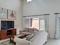 House For sale East Pattaya showing the living room 