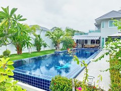 House for Sale East Pattaya showing the pool and terrace 
