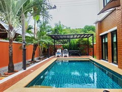 House for sale East Pattaya showing the pool and terrace