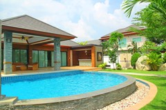 House for sale Huay Yai Pattaya showing the house pool and terrace