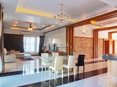 House for sale Huay Yai Pattaya showing the living and dining areas