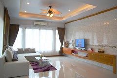House for sale Huay Yai Pattaya showing the living room