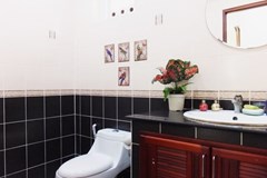 House for Sale Mabprachan Pattaya showing the guest bathroom