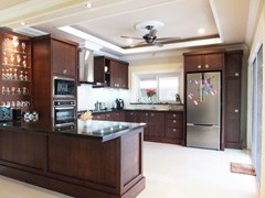 House for sale Nongpalai Pattaya showing the kitchen 