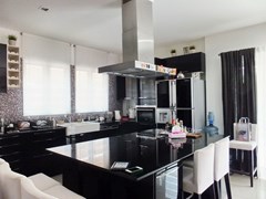 House for sale Jomtien Pattaya showing the kitchen 
