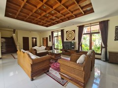 House for sale Pattaya Na Jomtien showing the living area
