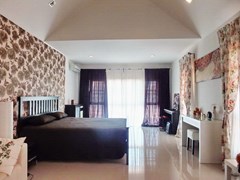 House for sale Jomtien Pattaya showing the second bedroom 