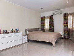 House for sale Jomtien Pattaya showing the third bedroom suite 